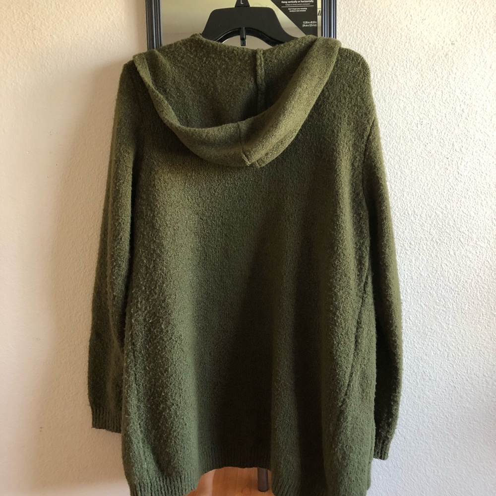 Sweater - Picture 4 of 4